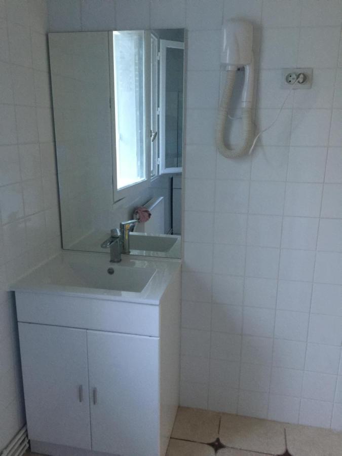 Lori Hostel Bobigny Bagian luar foto